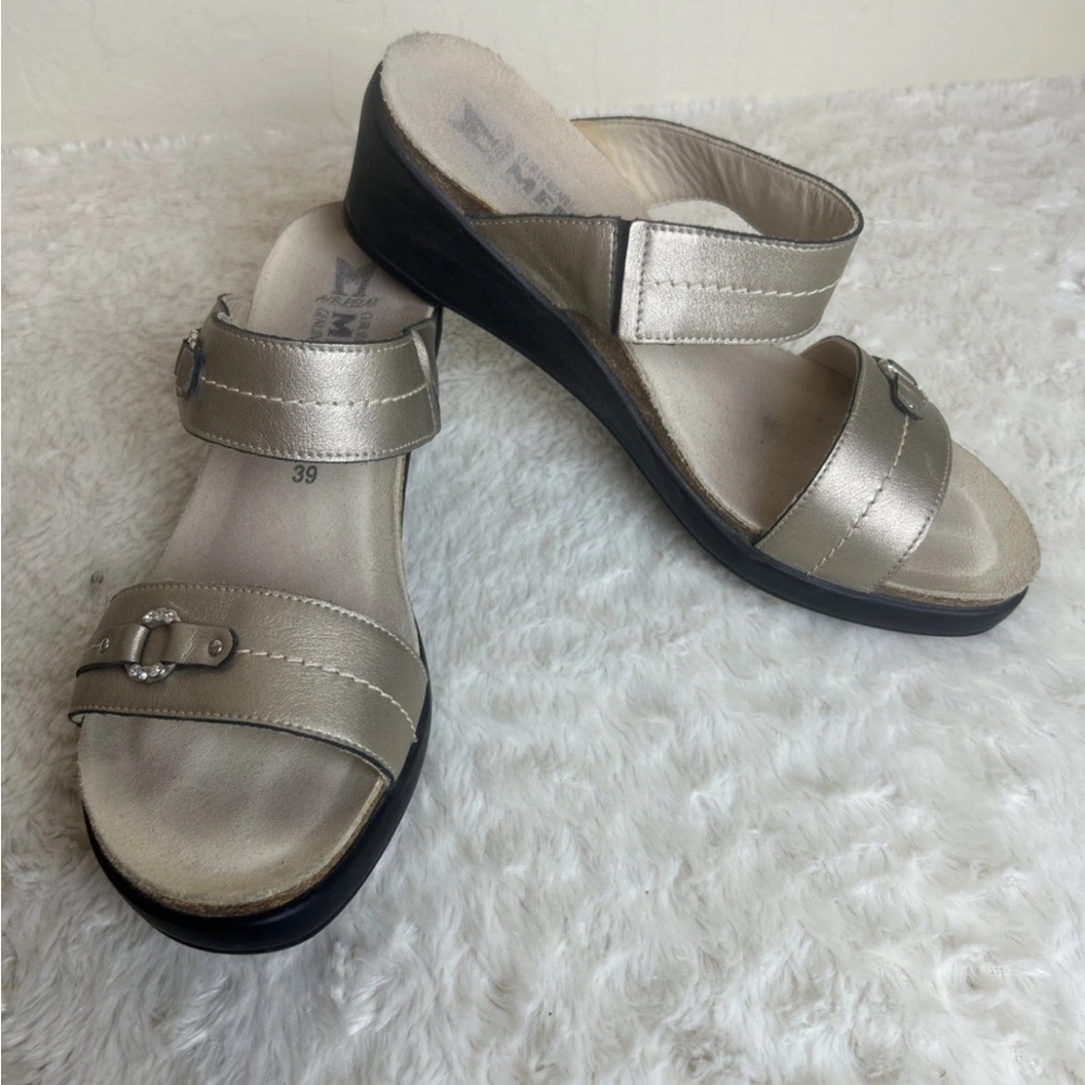 MEPHISTO Sz 39 Air Relax Women's Gold Leather Slip-On Wedge Sandals Rhinestones